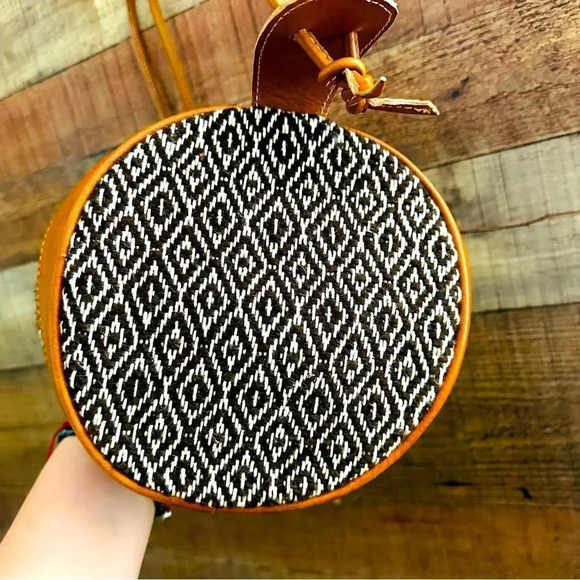 NWOT Vegan Leather Guatemalan Huipil Backpack/Purse - Picture 6 of 8